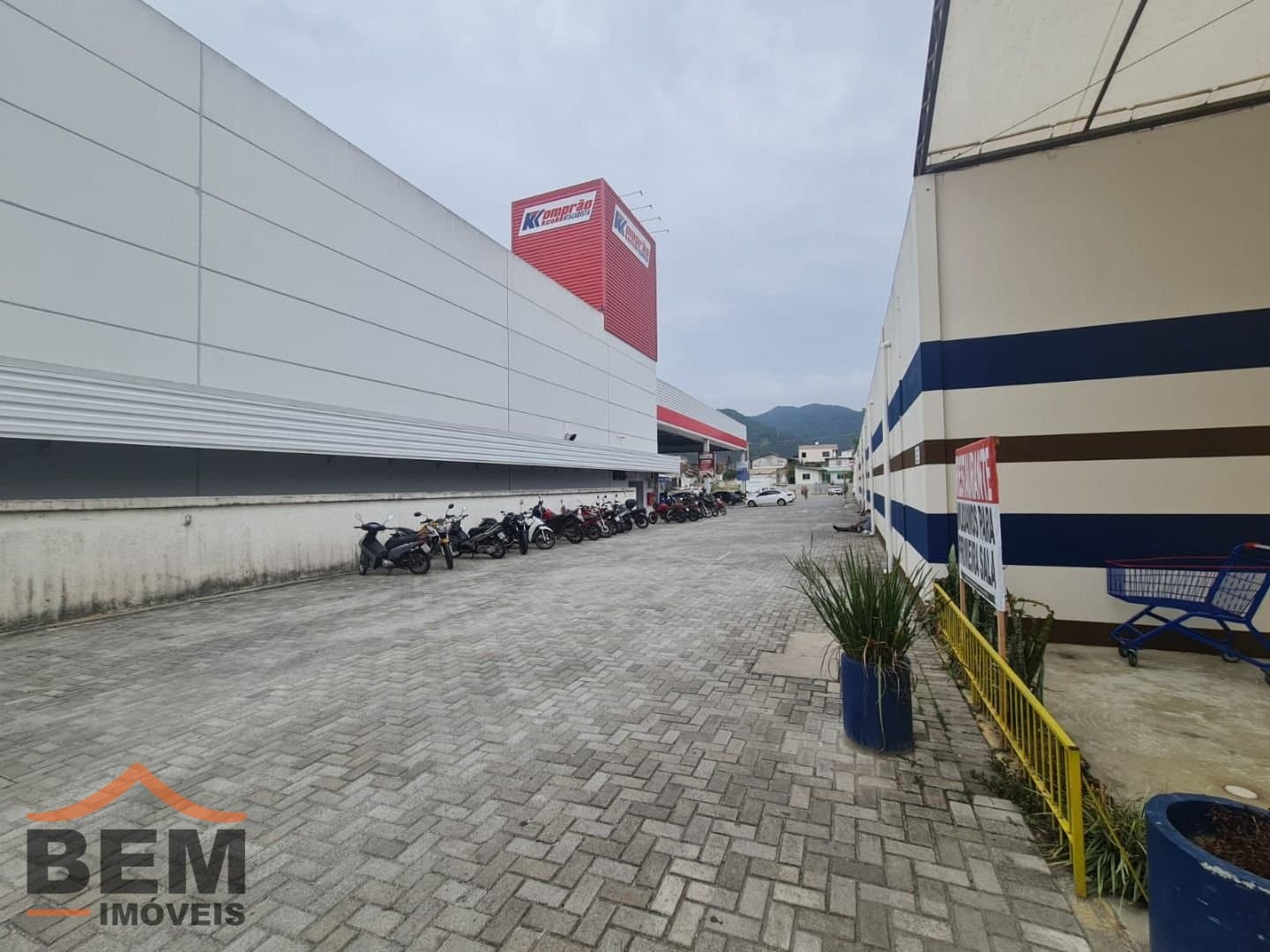 Salas/Conjuntos para Locação com 20m² no bairro Cedros, em Camboriú: 07- VISTA