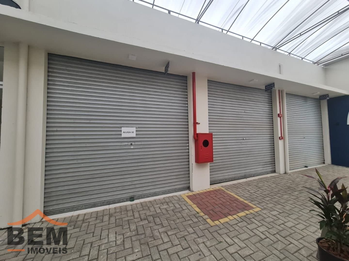 Salas/Conjuntos para Locação com 20m² no bairro Cedros, em Camboriú: 01- FACHADA