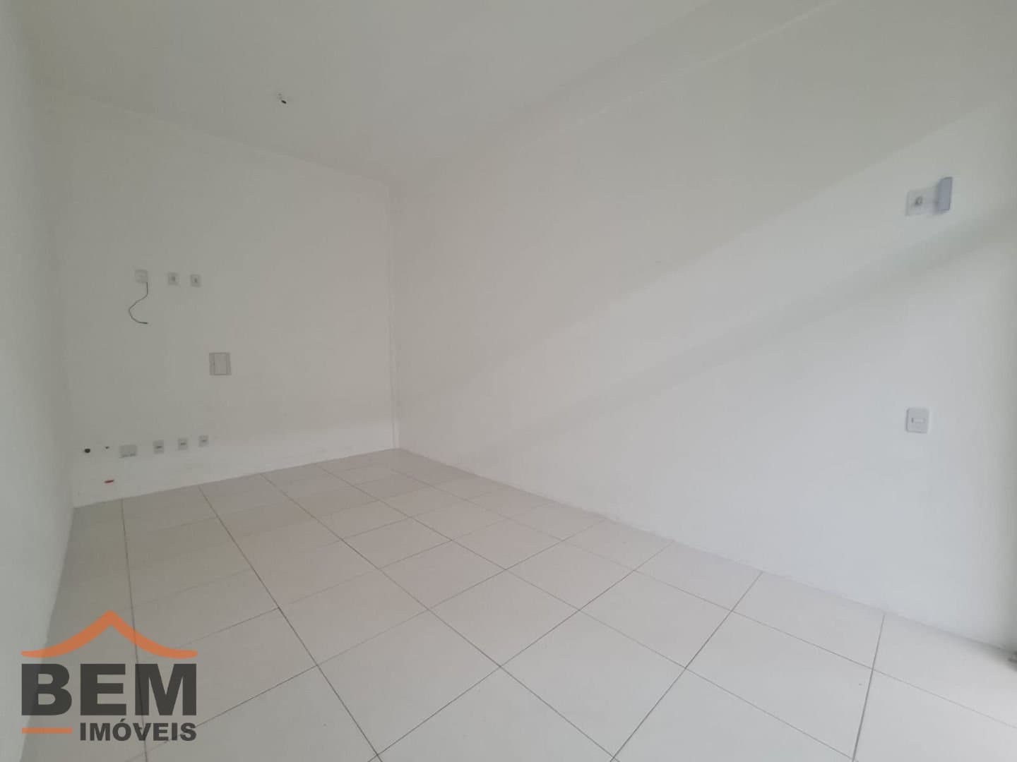 Salas/Conjuntos para Locação com 20m² no bairro Cedros, em Camboriú: 05- SALA COMERCIAL 