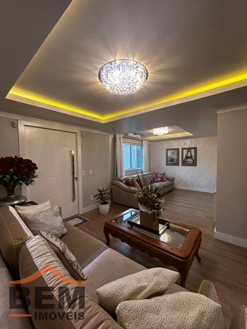 Casa para Venda com 3 quartos e 257m² no bairro Vila Operária, em Itajaí