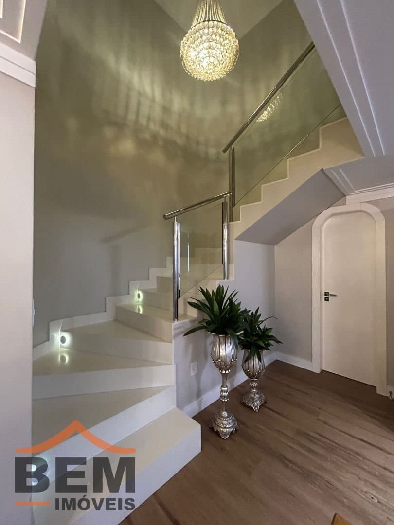 Casa para Venda com 3 quartos e 257m² no bairro Vila Operária, em Itajaí