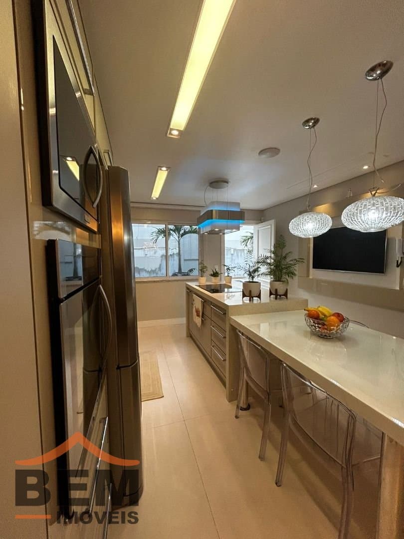 Casa para Venda com 3 quartos e 257m² no bairro Vila Operária, em Itajaí