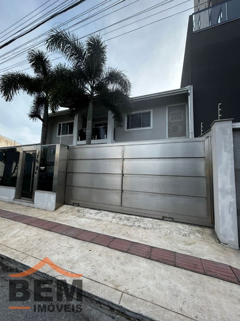 Casa para Venda com 3 quartos e 257m² no bairro Vila Operária, em Itajaí