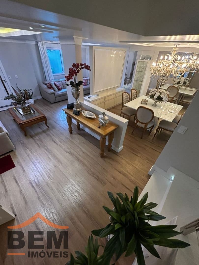 Casa para Venda com 3 quartos e 257m² no bairro Vila Operária, em Itajaí