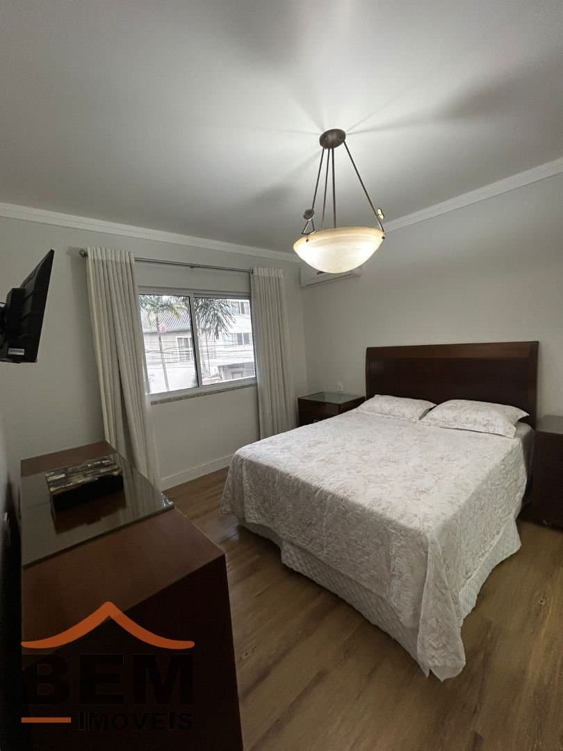 Casa para Venda com 3 quartos e 257m² no bairro Vila Operária, em Itajaí
