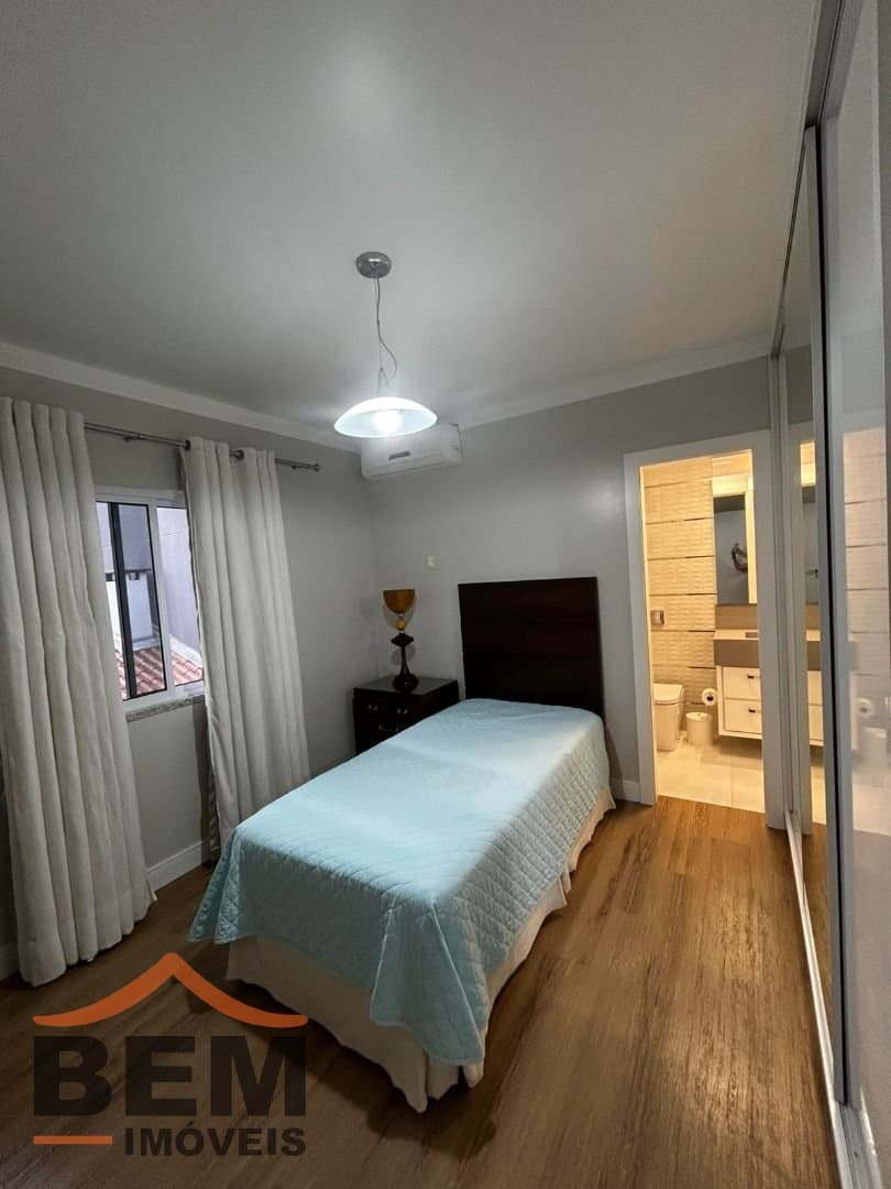 Casa para Venda com 3 quartos e 257m² no bairro Vila Operária, em Itajaí