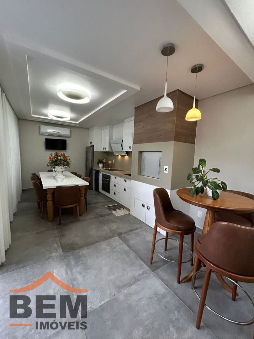 Casa para Venda com 3 quartos e 257m² no bairro Vila Operária, em Itajaí