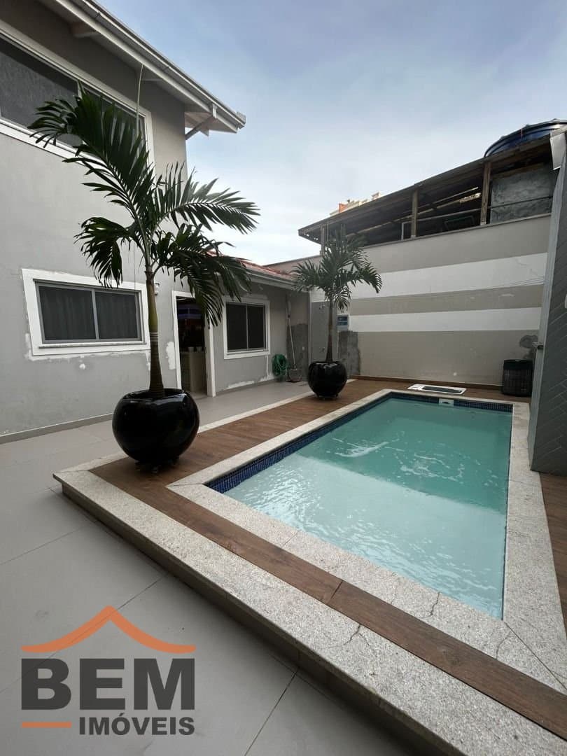Casa para Venda com 3 quartos e 257m² no bairro Vila Operária, em Itajaí