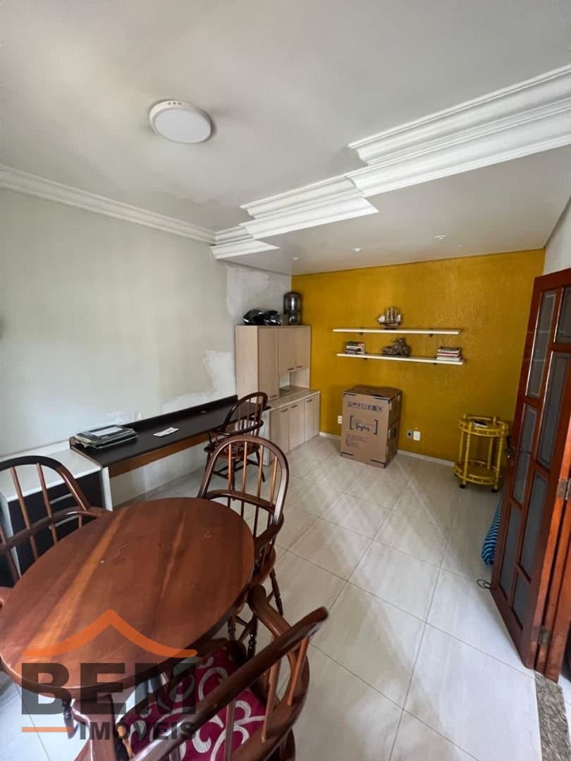 Casa para Venda com 4 quartos e 550m² no bairro Vila Operária, em Itajaí