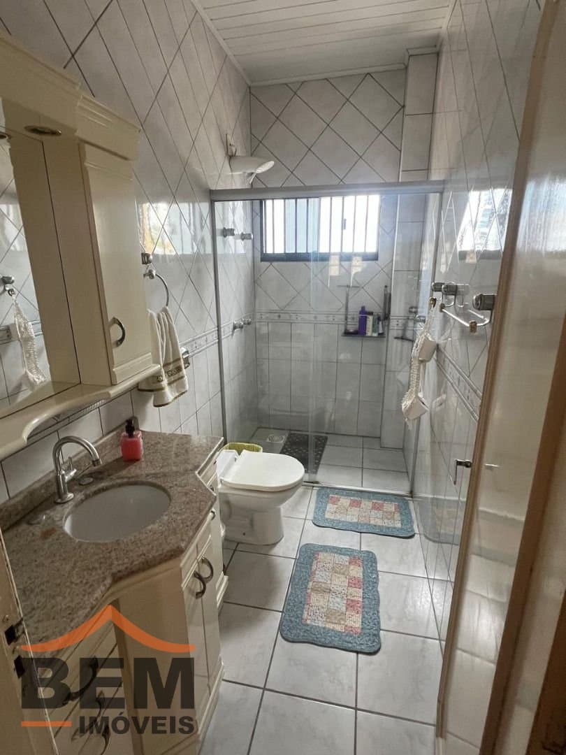 Casa para Venda com 4 quartos e 550m² no bairro Vila Operária, em Itajaí