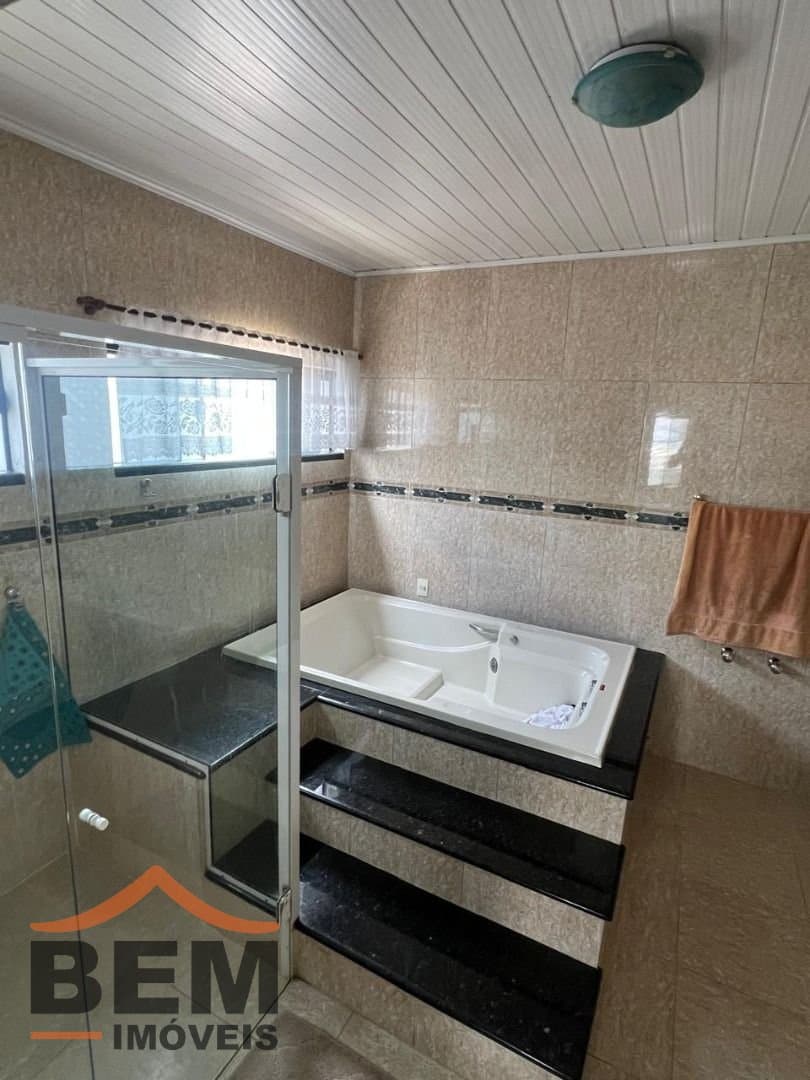 Casa para Venda com 4 quartos e 550m² no bairro Vila Operária, em Itajaí