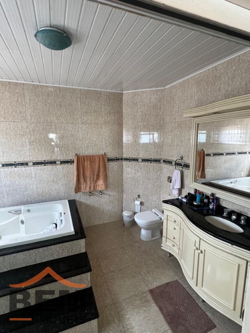 Casa para Venda com 4 quartos e 550m² no bairro Vila Operária, em Itajaí