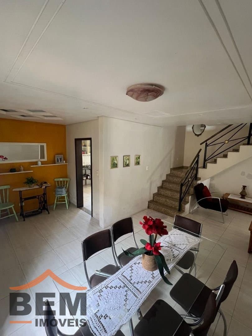 Casa para Venda com 4 quartos e 550m² no bairro Vila Operária, em Itajaí