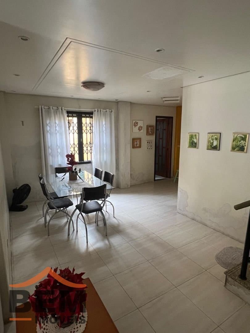 Casa para Venda com 4 quartos e 550m² no bairro Vila Operária, em Itajaí