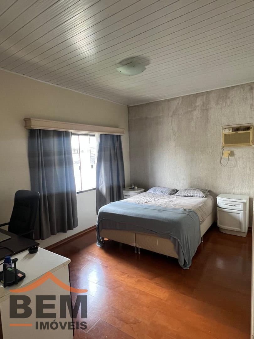 Casa para Venda com 4 quartos e 550m² no bairro Vila Operária, em Itajaí