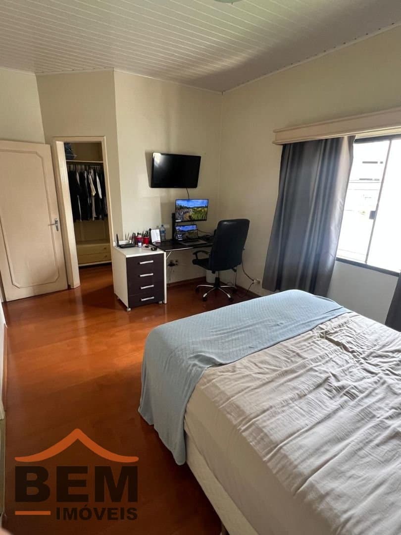 Casa para Venda com 4 quartos e 550m² no bairro Vila Operária, em Itajaí