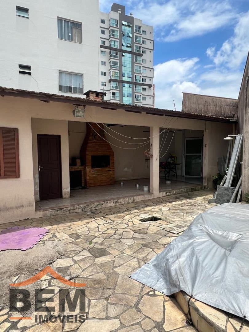 Casa para Venda com 4 quartos e 550m² no bairro Vila Operária, em Itajaí