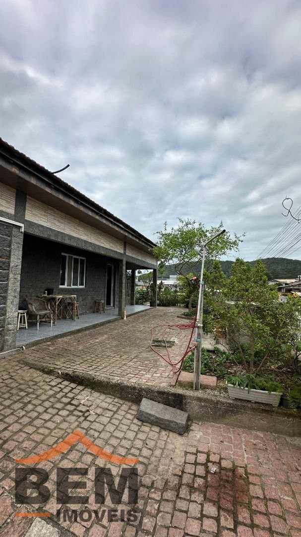 Casa para Venda com 3 quartos e 210m² no bairro Zimbros, em Bombinhas