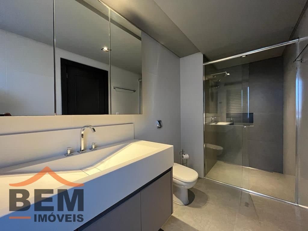 Apartamento para Locação com 2 quartos e 85m² no bairro Barra Sul, em Balneário Camboriú: 11- BANHEIRO SUÍTE 01