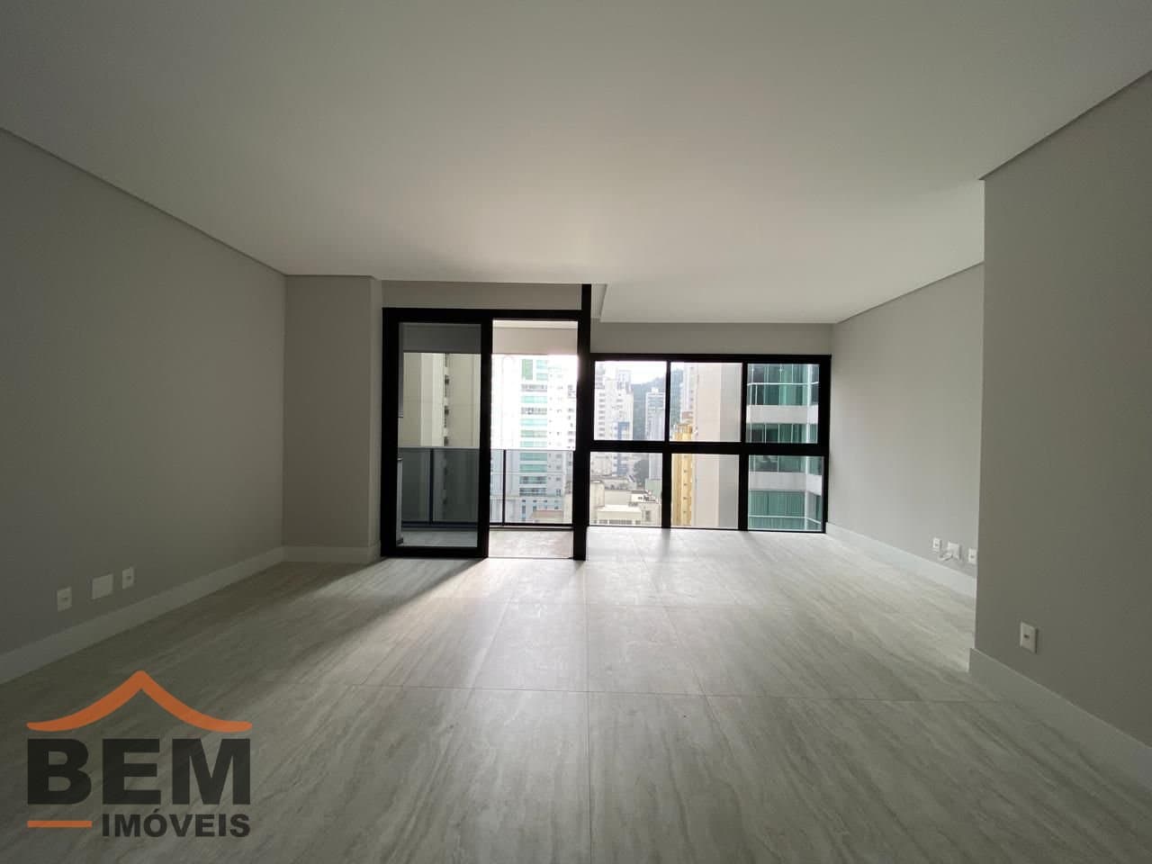 Apartamento para Venda com 4 quartos e 146m² no bairro Pioneiros, em Balneário Camboriú
