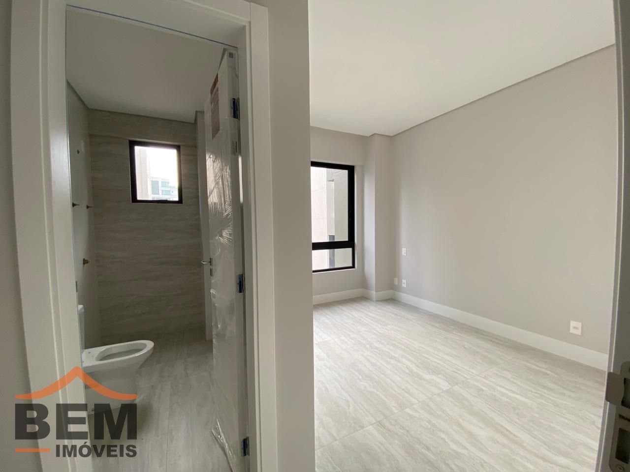 Apartamento para Venda com 4 quartos e 146m² no bairro Pioneiros, em Balneário Camboriú