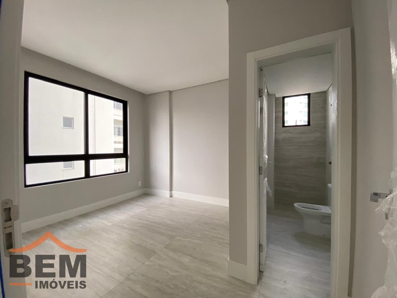 Apartamento para Venda com 4 quartos e 146m² no bairro Pioneiros, em Balneário Camboriú