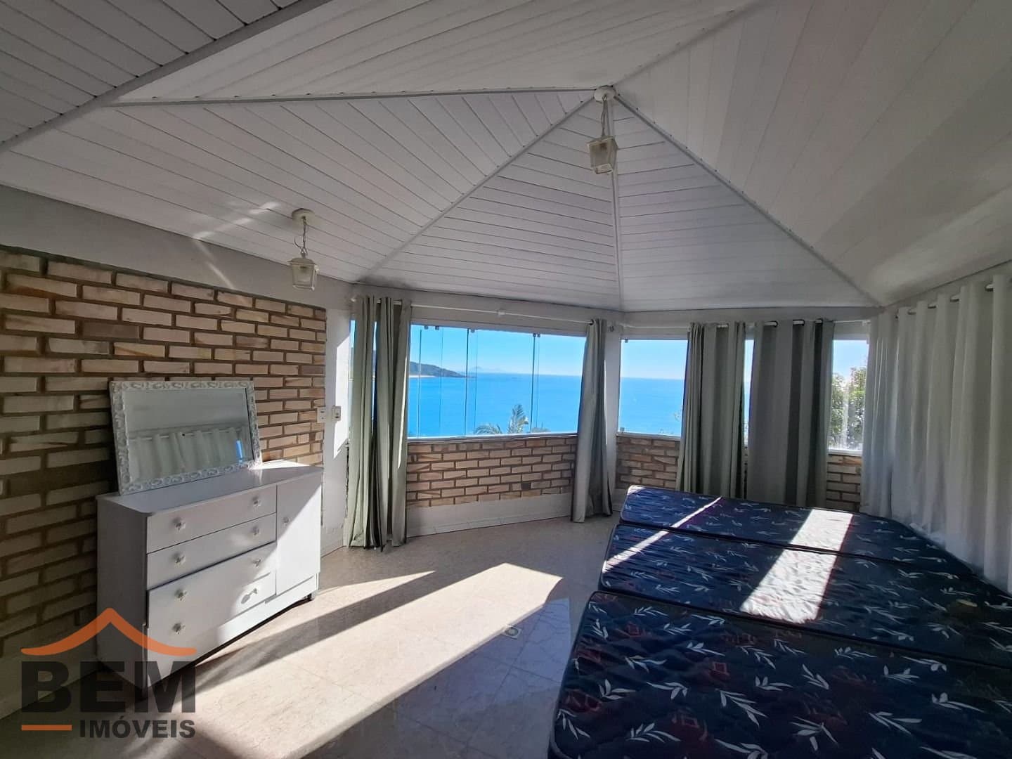 Casa com 4 quartos e 1000m² no bairro Praia das Taquaras, em Balneário Camboriú