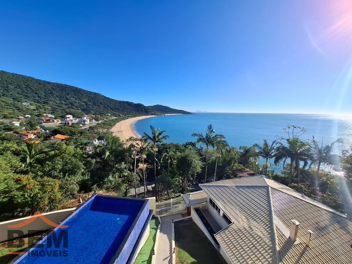 Casa com 4 quartos e 1000m² no bairro Praia das Taquaras, em Balneário Camboriú