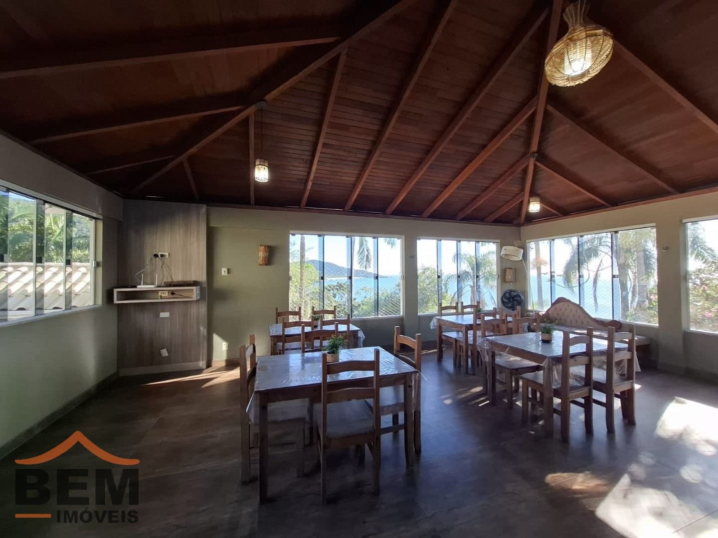 Casa com 4 quartos e 1000m² no bairro Praia das Taquaras, em Balneário Camboriú