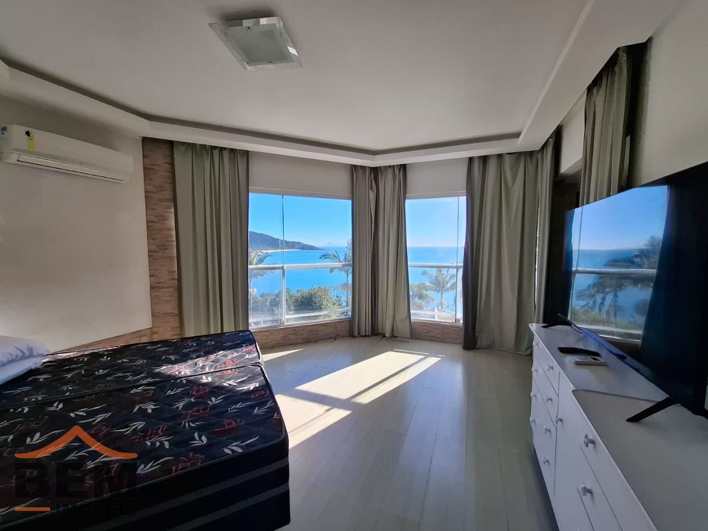 Casa com 4 quartos e 1000m² no bairro Praia das Taquaras, em Balneário Camboriú