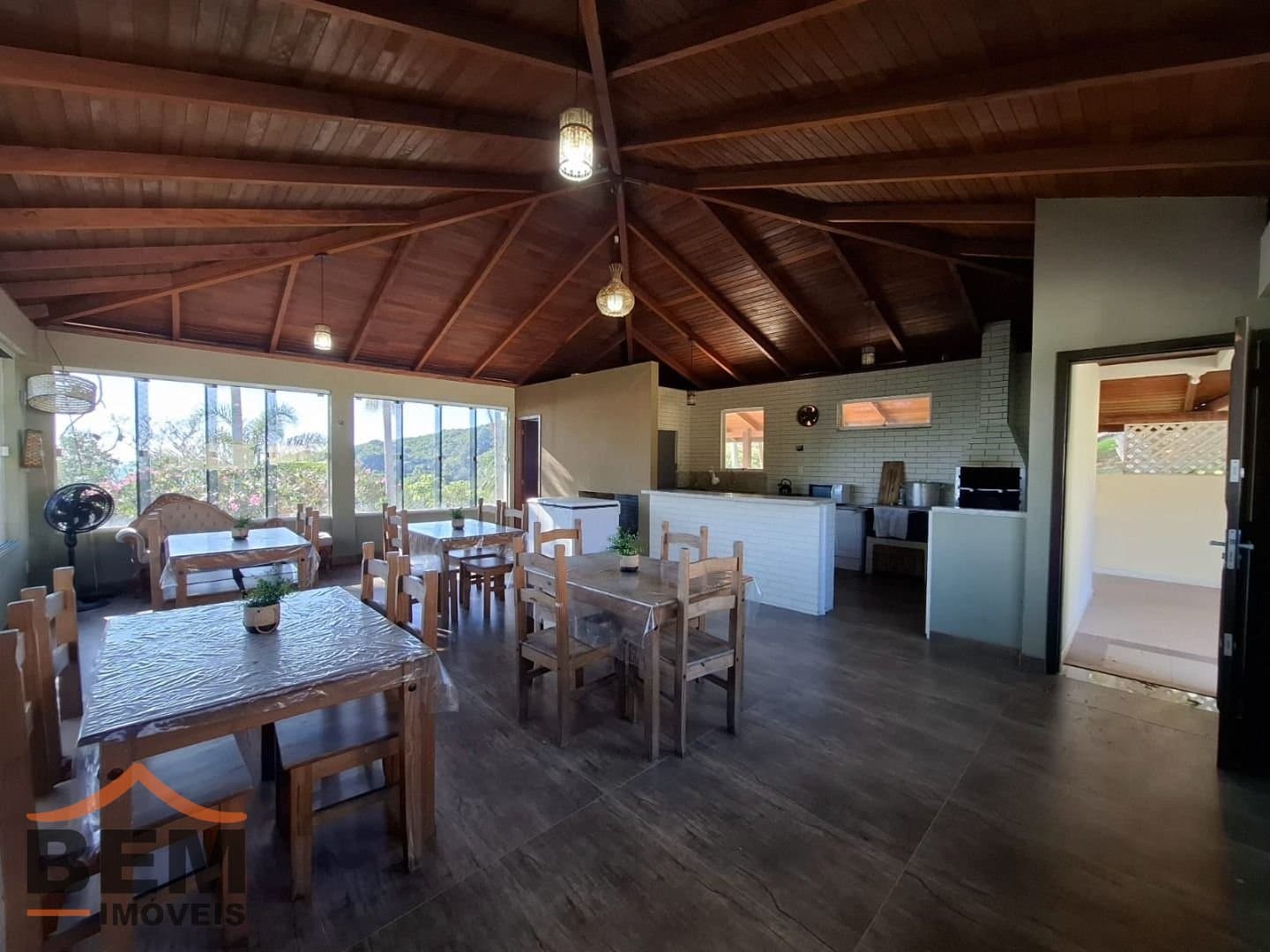 Casa com 4 quartos e 1000m² no bairro Praia das Taquaras, em Balneário Camboriú