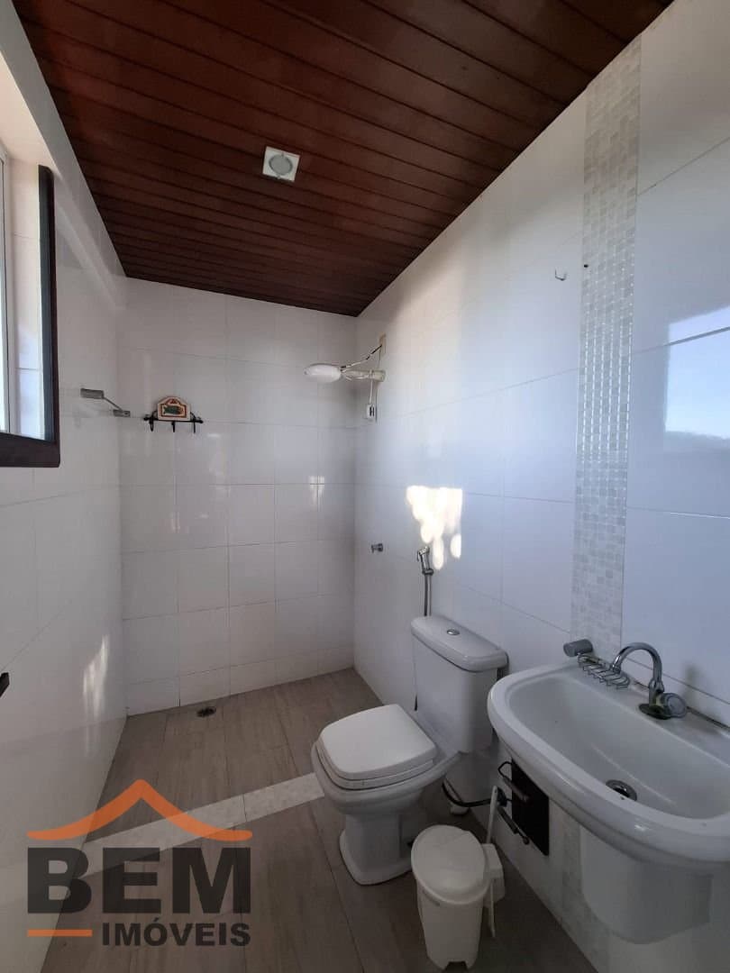 Casa com 4 quartos e 1000m² no bairro Praia das Taquaras, em Balneário Camboriú