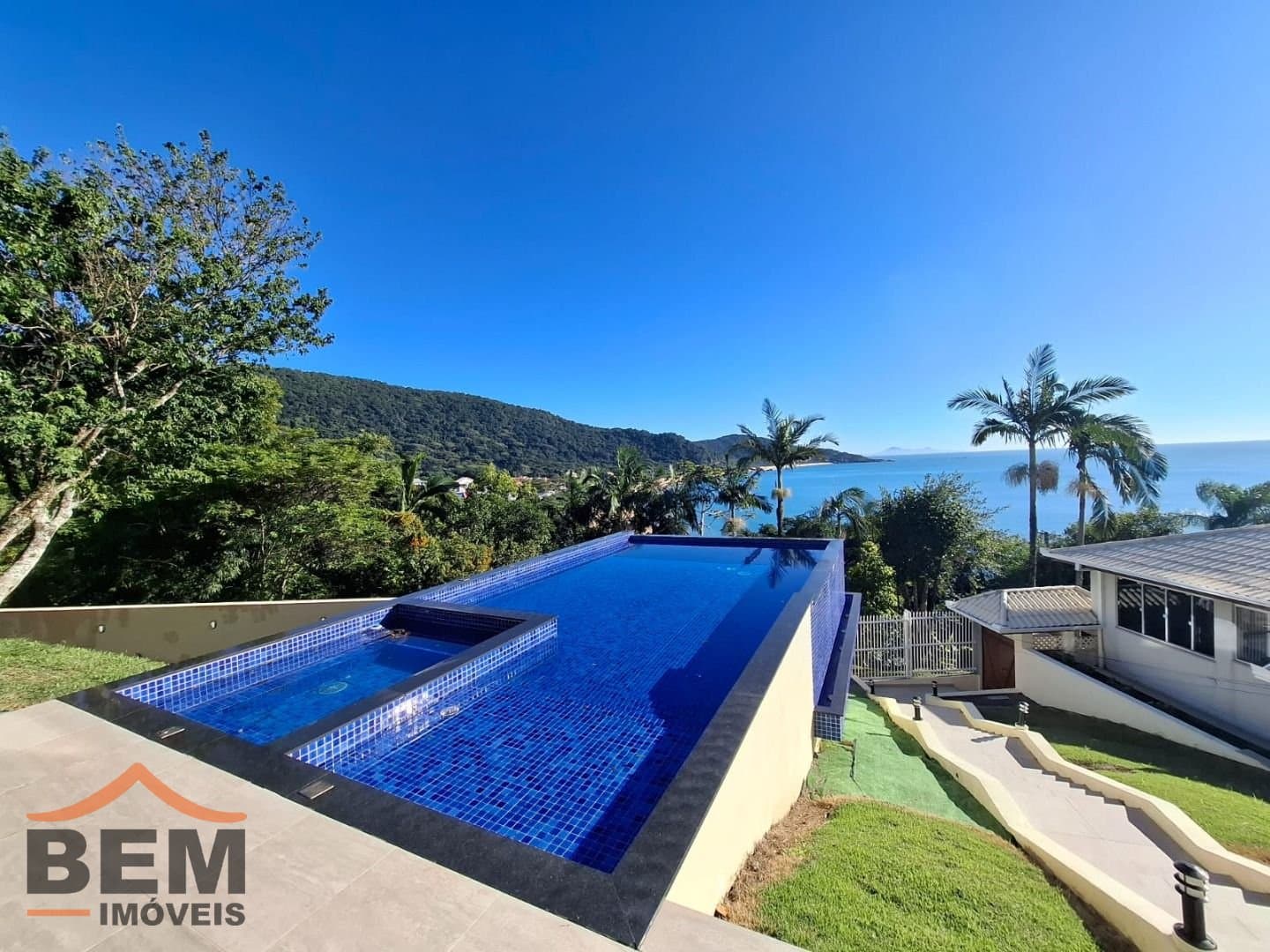 Casa com 4 quartos e 1000m² no bairro Praia das Taquaras, em Balneário Camboriú