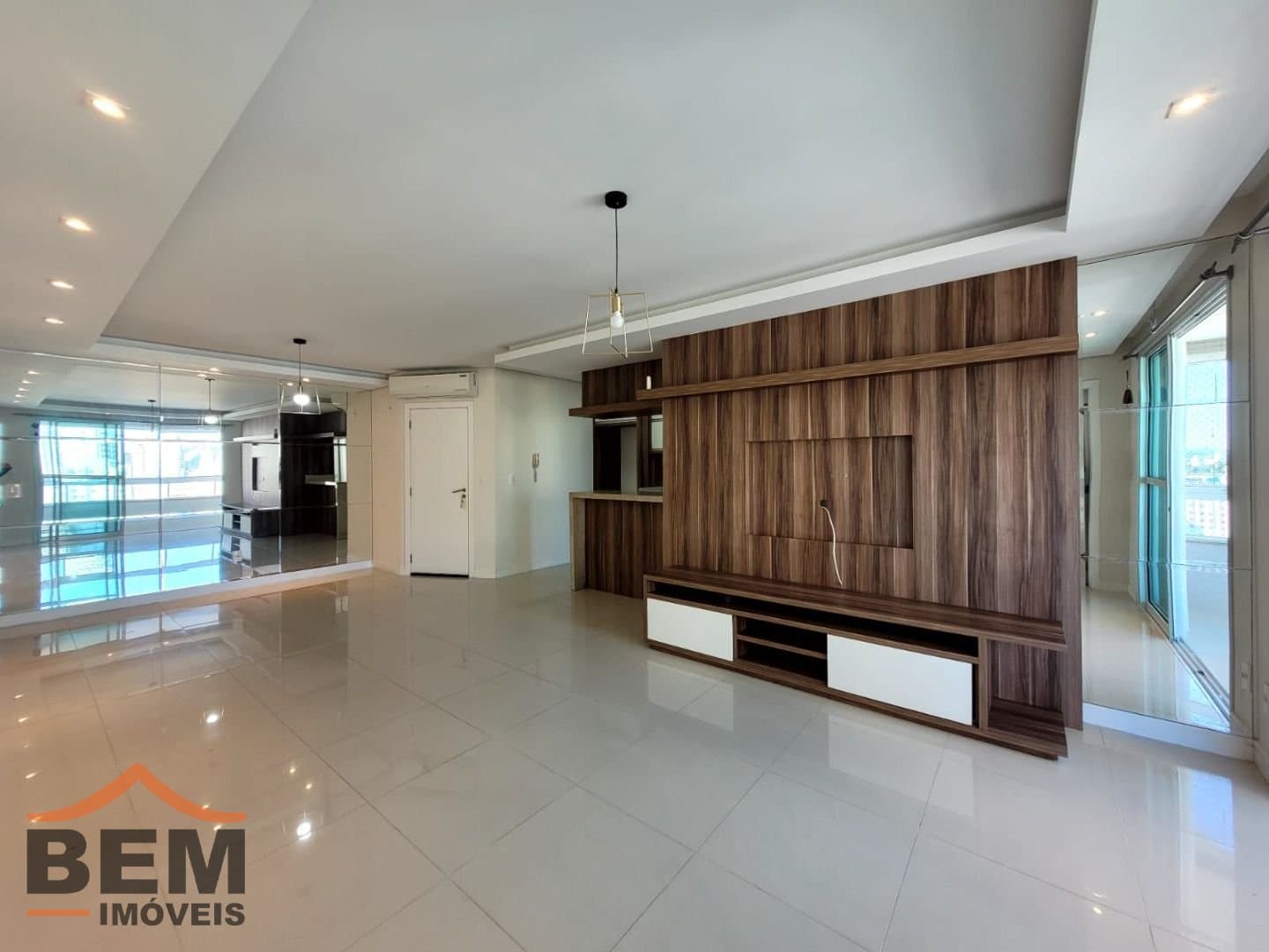 Apartamento para Locação com 3 quartos e 118m² no bairro Fazenda, em Itajaí