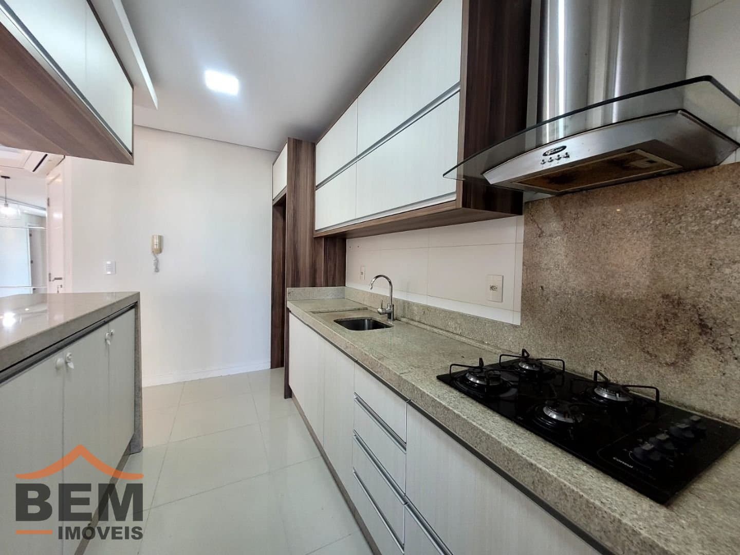 Apartamento para Locação com 3 quartos e 118m² no bairro Fazenda, em Itajaí