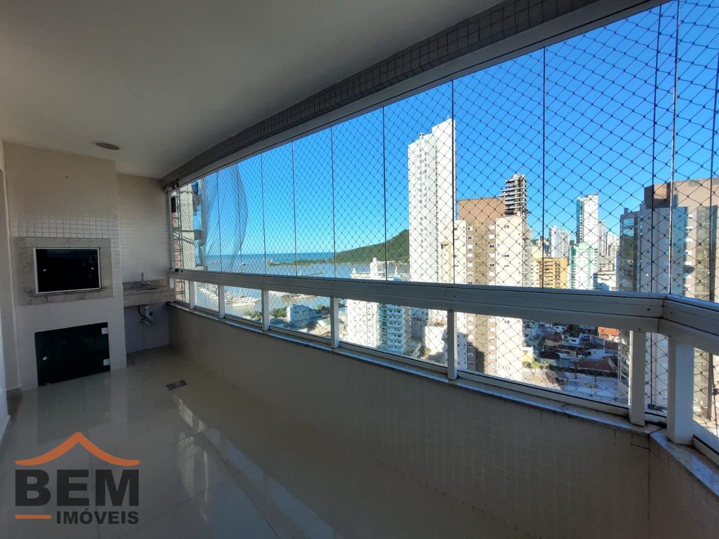 Apartamento para Locação com 3 quartos e 118m² no bairro Fazenda, em Itajaí