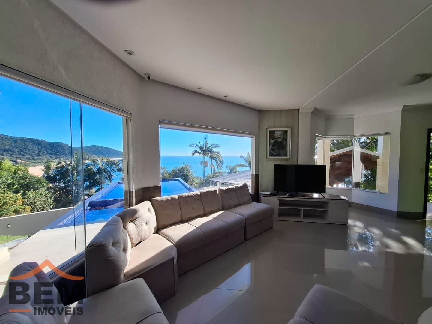 Casa para Locação com 4 quartos e 1500m² no bairro Praia das Taquaras, em Balneário Camboriú: 06- SALA DE ESTAR 