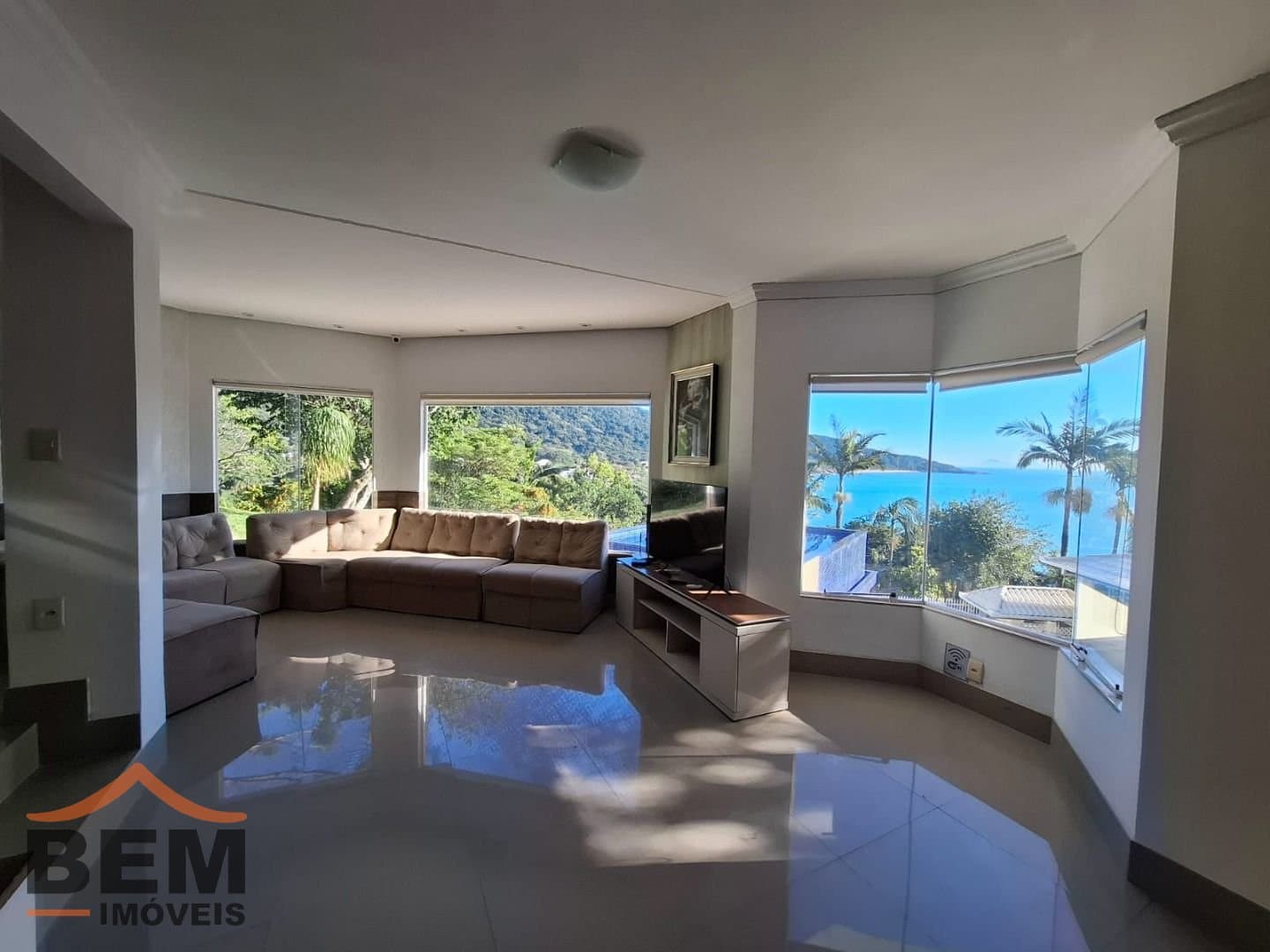 Casa para Locação com 4 quartos e 1500m² no bairro Praia das Taquaras, em Balneário Camboriú: 05- SALA DE ESTAR 