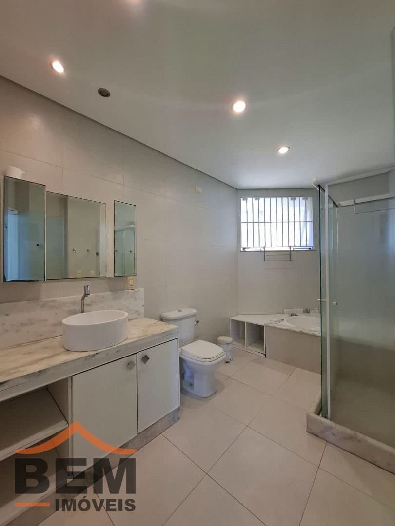 Casa para Locação com 4 quartos e 1500m² no bairro Praia das Taquaras, em Balneário Camboriú: 16- BANHEIRO SUÍTE 04
