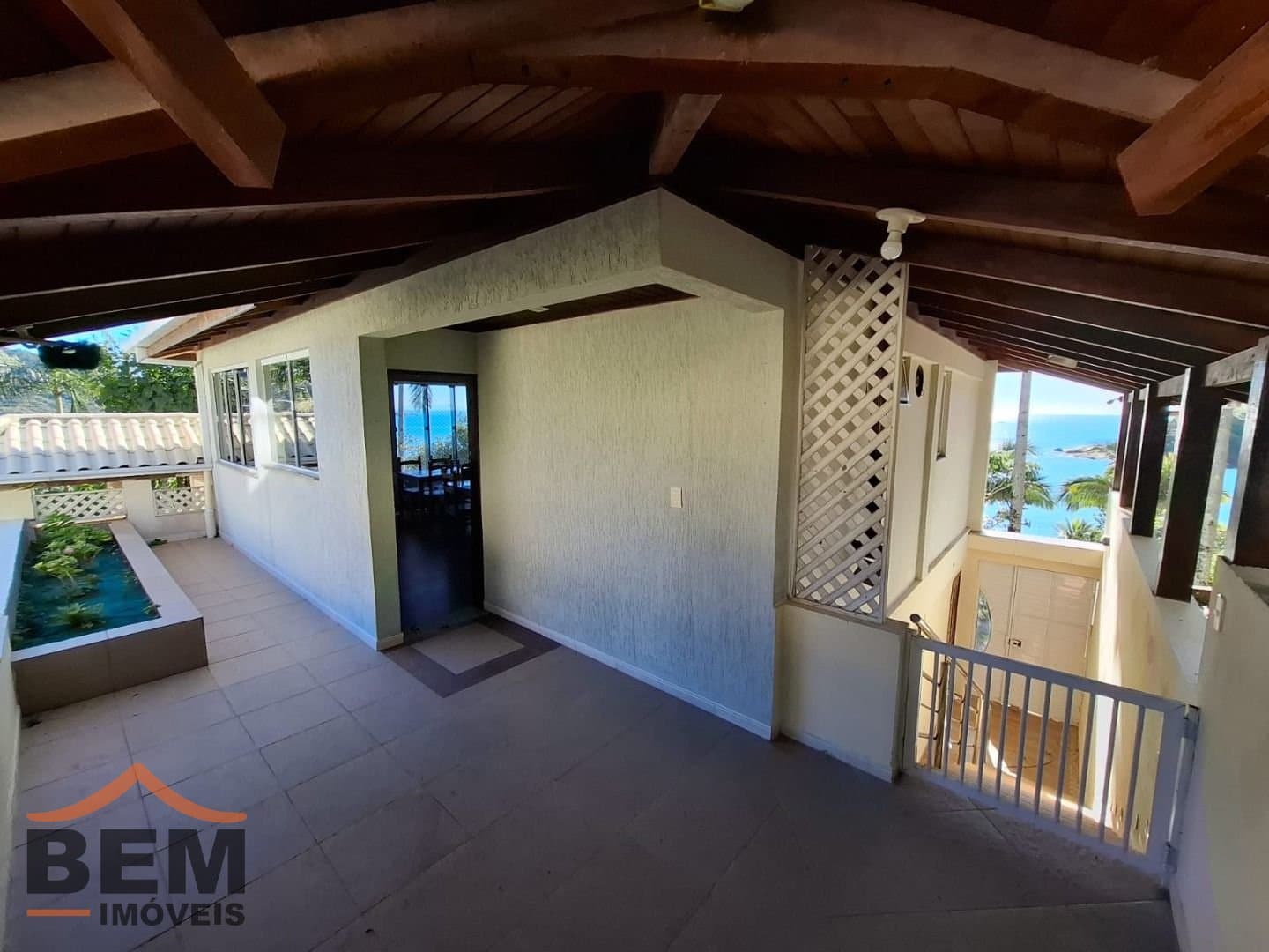 Casa para Locação com 4 quartos e 1500m² no bairro Praia das Taquaras, em Balneário Camboriú: 18- SACADA