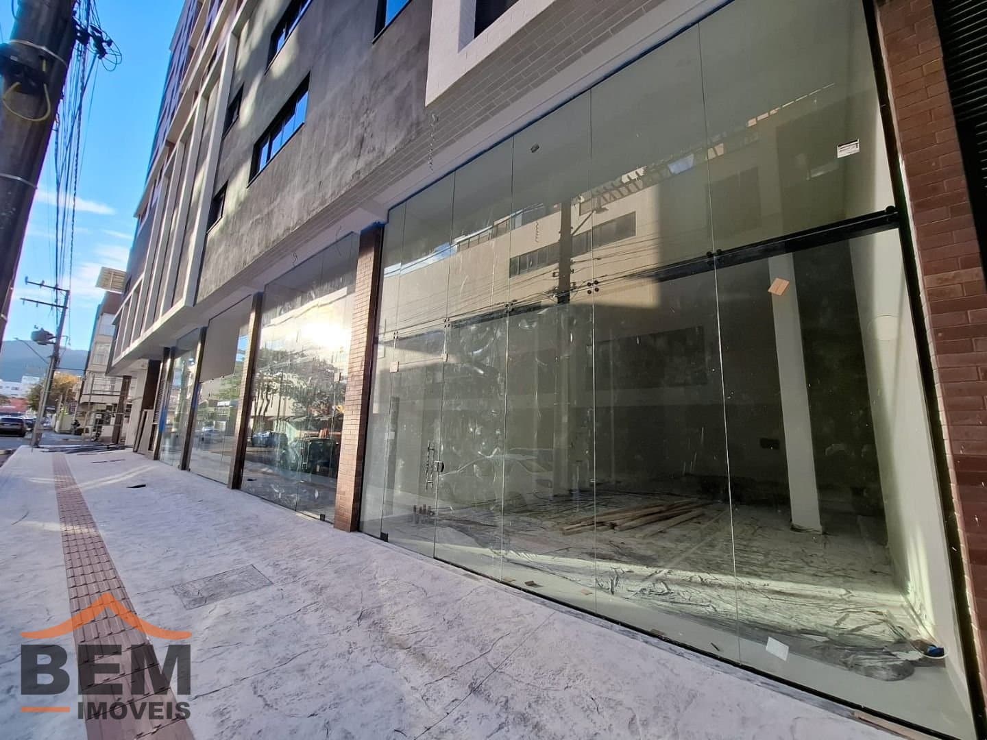 Salas/Conjuntos para Locação com 119m² no bairro Nações, em Balneário Camboriú: 01- FACHADA