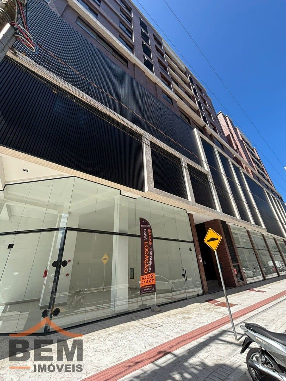 Salas/Conjuntos para Locação com 90m² no bairro Nações, em Balneário Camboriú: 06- FACHADA