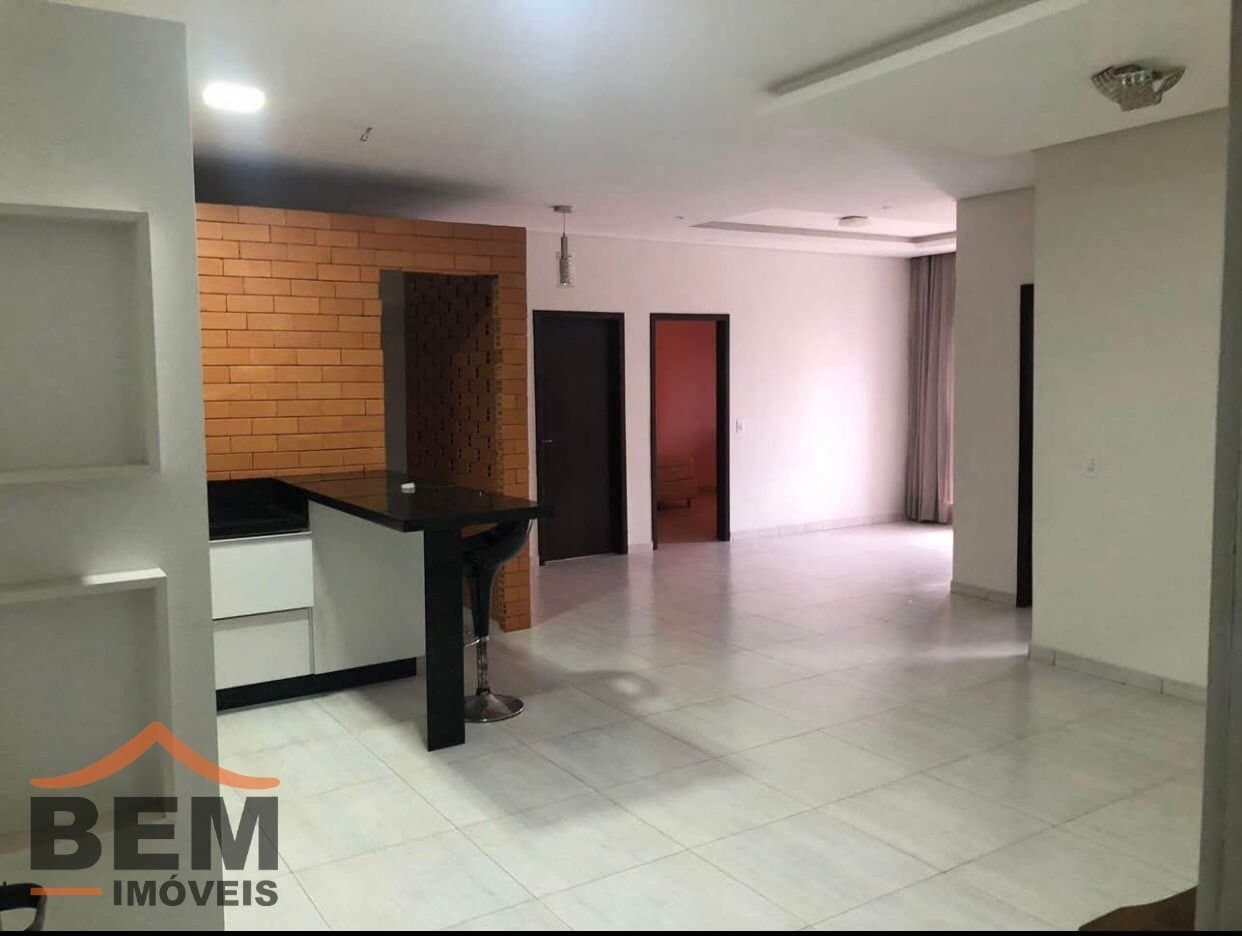 Casa para Venda com 5 quartos e 250m² no bairro Monte Alegre, em Camboriú