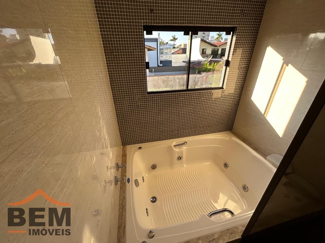 Casa para Venda com 4 quartos e 348m² no bairro Centro, em Camboriú