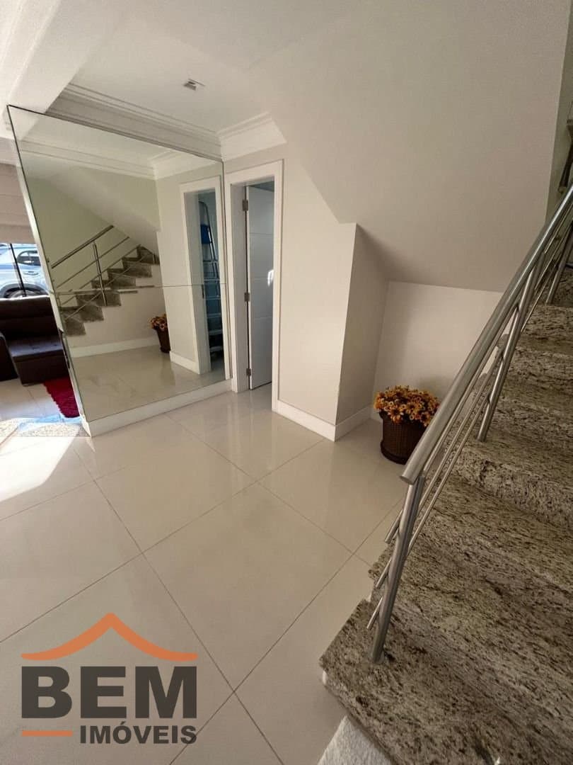 Casa para Venda com 4 quartos e 348m² no bairro Centro, em Camboriú