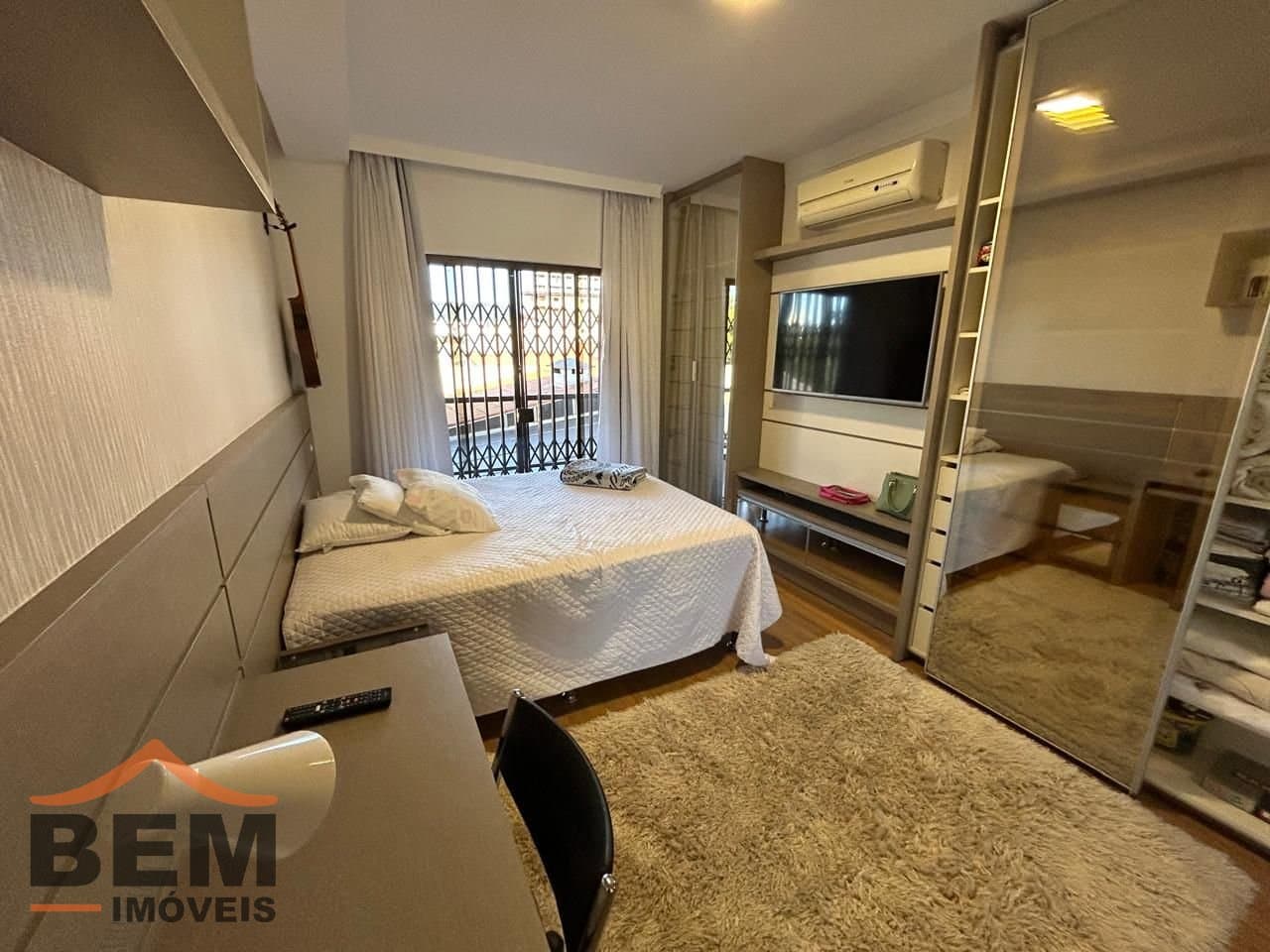 Casa para Venda com 4 quartos e 348m² no bairro Centro, em Camboriú