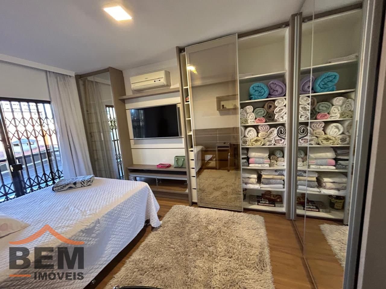Casa para Venda com 4 quartos e 348m² no bairro Centro, em Camboriú