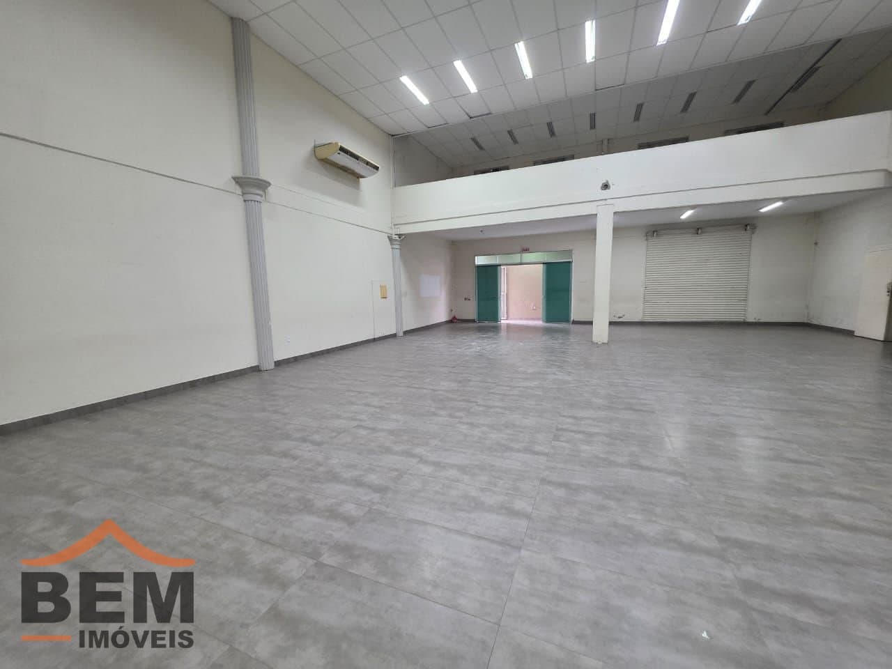 Salas/Conjuntos para Locação com 520m² no bairro Municipios, em Balneário Camboriú: 08-  SALA COMERCIAL 
