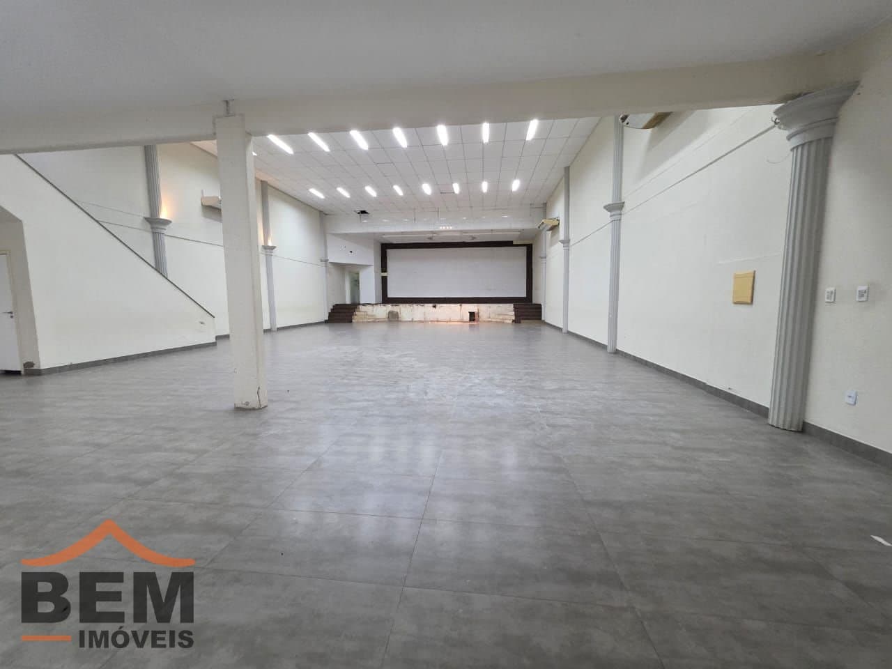 Salas/Conjuntos para Locação com 520m² no bairro Municipios, em Balneário Camboriú: 06-  SALA COMERCIAL 