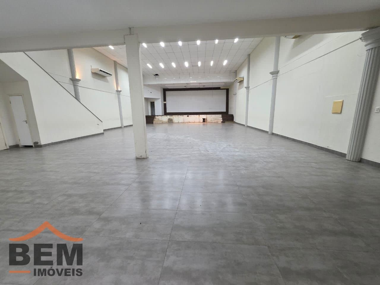 Salas/Conjuntos para Locação com 520m² no bairro Municipios, em Balneário Camboriú: 11-  SALA COMERCIAL 
